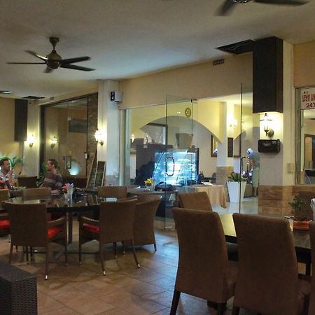 Le Parrots-Inn Praia de Jomtien Exterior foto