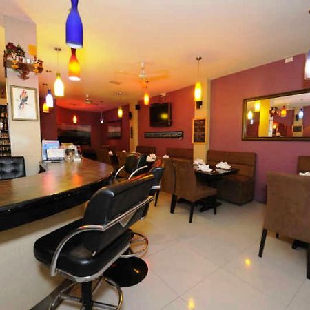 Le Parrots-Inn Praia de Jomtien Exterior foto